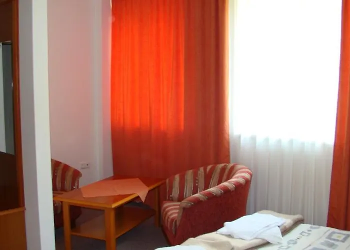 Carrier 호텔 코마롬